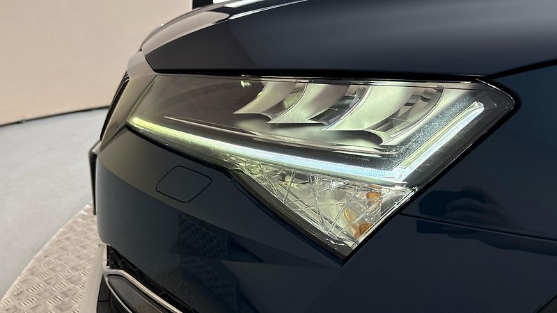 Škoda Superb 2.0 TDI DSG 4x4 Scout Combi - fotka 18 z 34