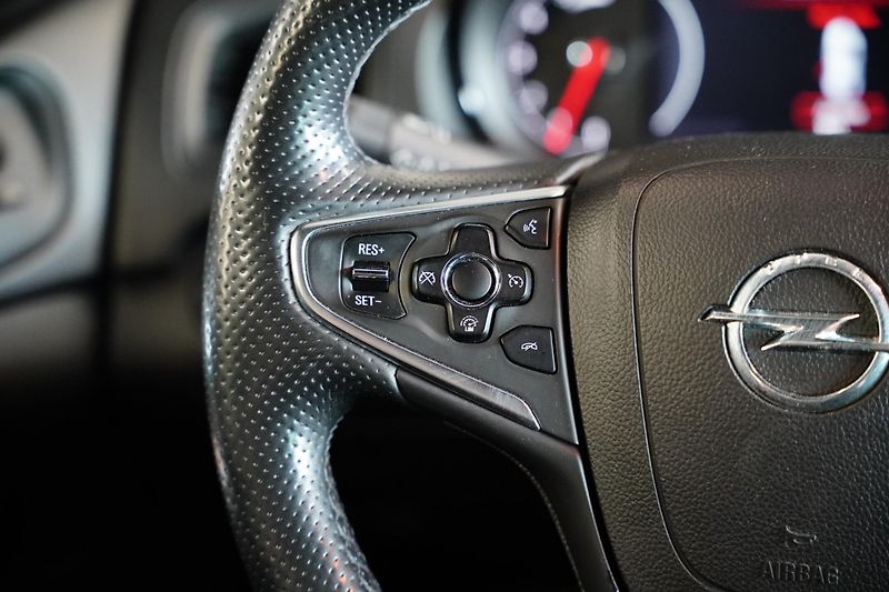 Opel Insignia - fotka 15 z 25