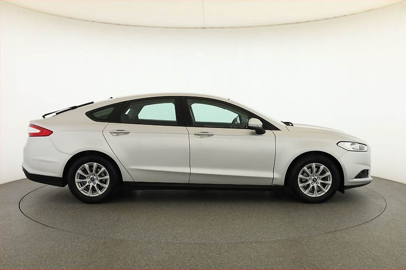Ford Mondeo (2018) 2.0 TDCI, Serv.kniha, Navi - fotka 6 z 18