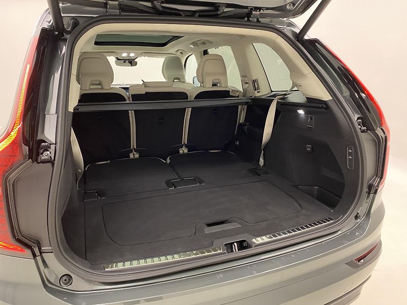 Volvo XC90 (2026) T8 AWD RECHARGE DARK ULTRA - fotka 5 z 74
