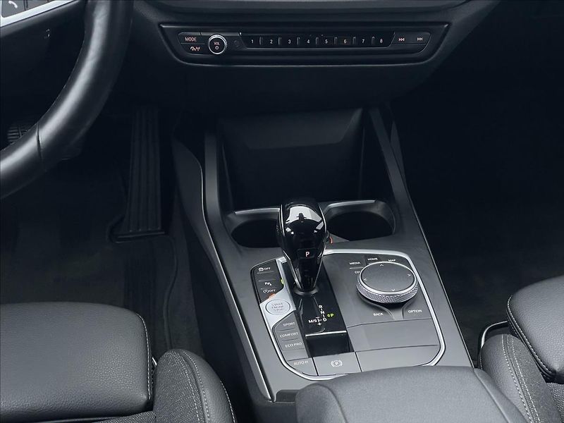 BMW Řada 1 2,0 120d xDrive AT8 Advantage - fotka 11 z 22
