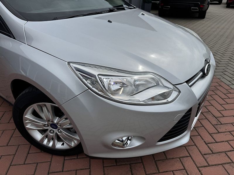 Ford Focus (2011) 1.6i Ti-VCT Klima Winter Paket - fotka 37 z 46