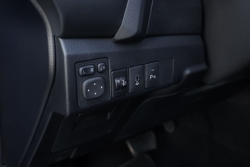 Toyota Auris 1.8i/Hybrid/Pano/NAVI/ - fotka 16 z 27