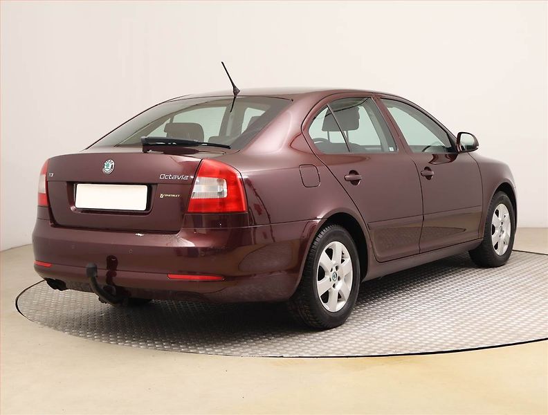 Škoda Octavia (2011) 2.0 TDI, Automat, nová STK - fotka 5 z 17