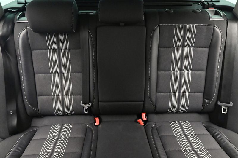 Volkswagen Golf 1,6 TDI 77kW MATCH Navigace - fotka 25 z 27