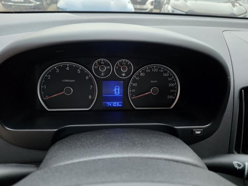 Hyundai i30 1.4-NÍZKÉ KM-TAŽNÉ-ALU - fotka 12 z 15