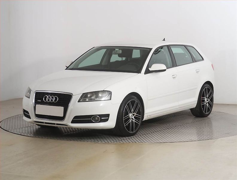 Audi A3 (2011) 2.0 TDI, 4X4, Navi - fotka 2 z 16