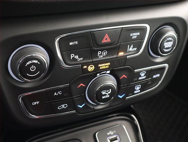 Jeep Compass (2019) 1.4 MultiAir, 4X4, Automat - fotka 21 z 25