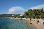 Pláže, které jsou označeny prestižní Modrou vlajku potvrzující kvalitu, se nacházejí i vesnici Maslenica.