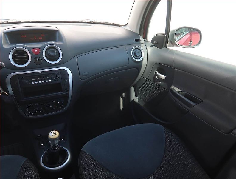 Citroën C3 (2007) 1.1 i, po STK, slušný stav - fotka 8 z 15
