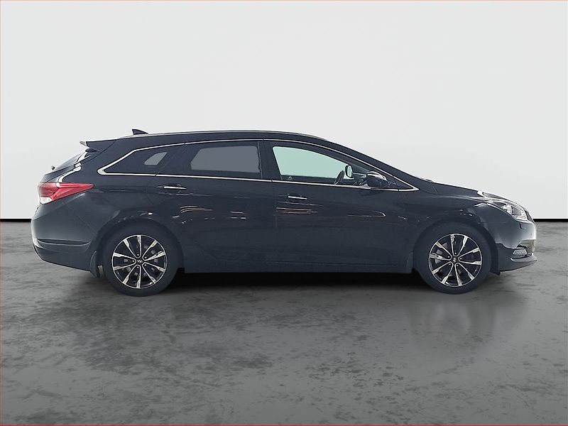 Hyundai i40 (2015) 1.7 CRDi, Navi, Xenony - fotka 6 z 15