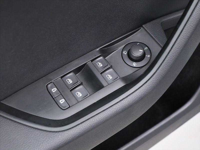Škoda Superb 1,5 TSI 110kW CZ Xenon Navi - fotka 15 z 29
