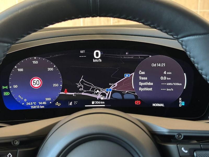 Porsche Macan 4, DriveAssist, Chrono, Masáž - fotka 23 z 37