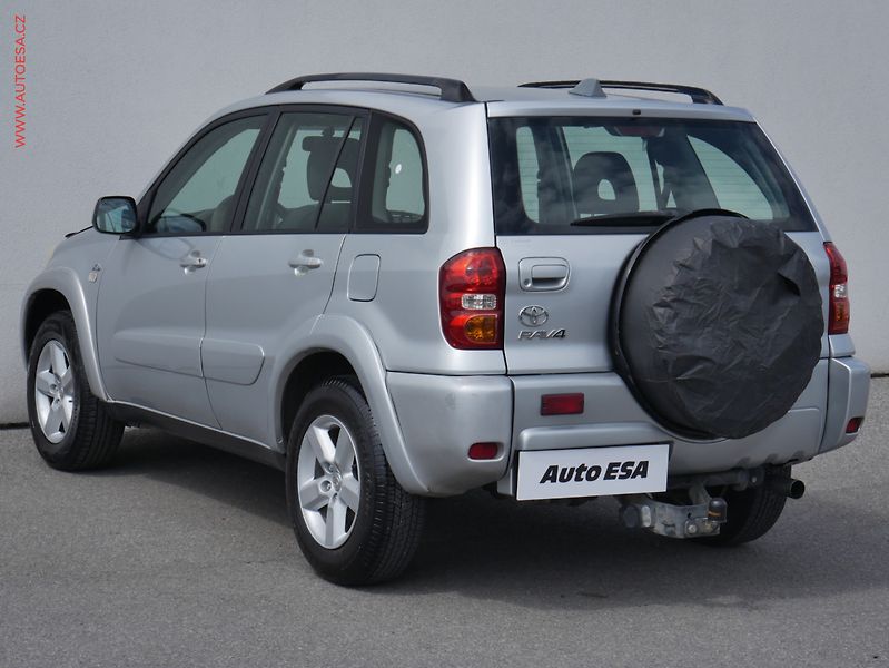 Toyota RAV4 (2005) 2.0 D-4D 4x4, AC, TZ - fotka 6 z 15