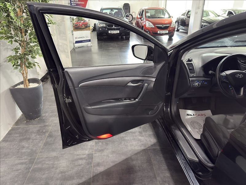Hyundai i40 1,6   GDi KLIMA NAVI SERVIS ST - fotka 6 z 19