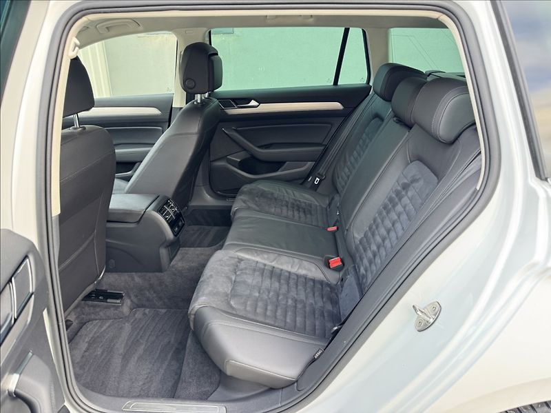 Volkswagen Passat 2,0 TDI HIGHLINE DPH 1.maj ČR - fotka 19 z 50