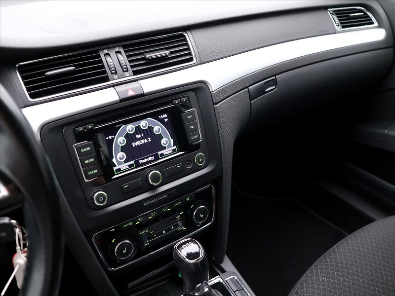 Škoda Superb 2,0 TDI 125kW Ambition DSG - fotka 25 z 39