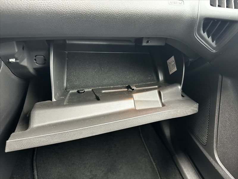 Ford Focus 1,6 i 16V 77kW-CZ-1 MAJITEL!! - fotka 28 z 32