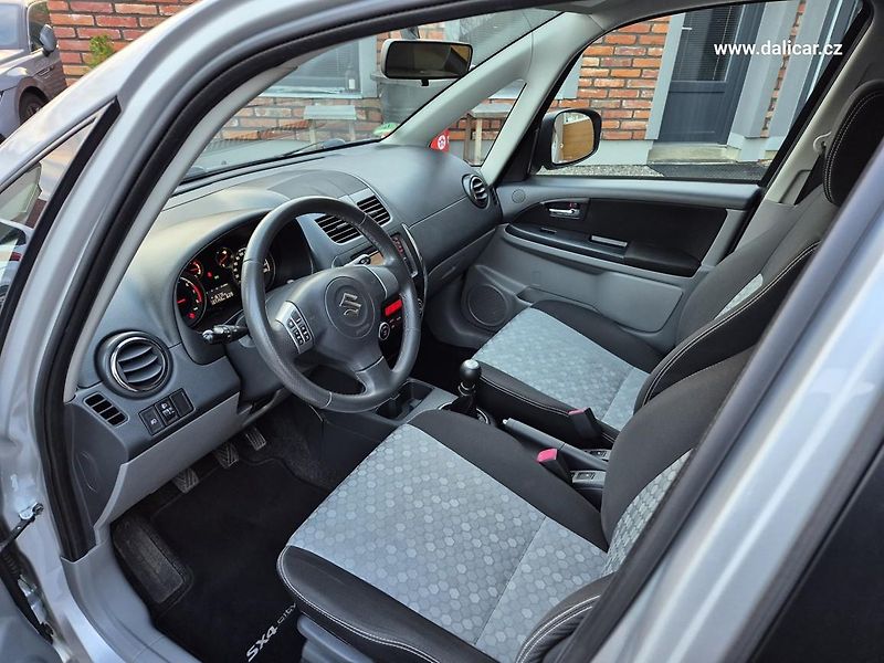 Suzuki SX4 (2013) 1.6VVT 88KW CITY + - fotka 31 z 53