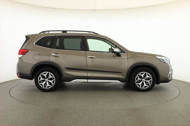 Subaru Forester (2020) 2.0 e-Boxer MHEV - fotka 6 z 19