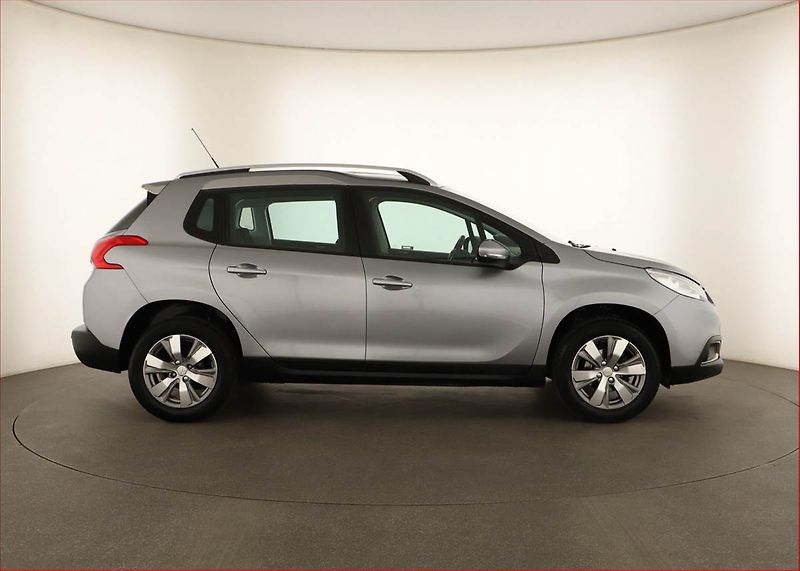 Peugeot 2008 (2015) 1.2 PureTech, Serv.kniha - fotka 6 z 12