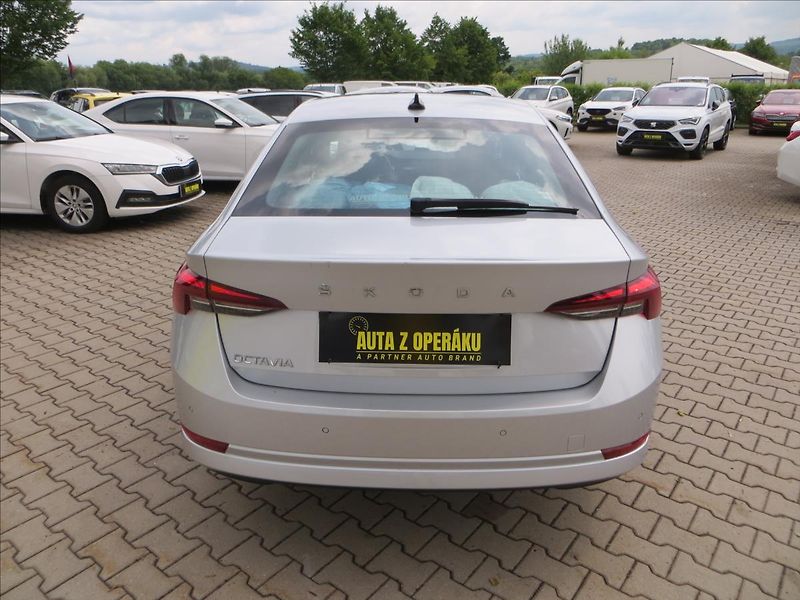 Škoda Octavia 2,0 TDI Ambition DSG LED ČR - fotka 6 z 24