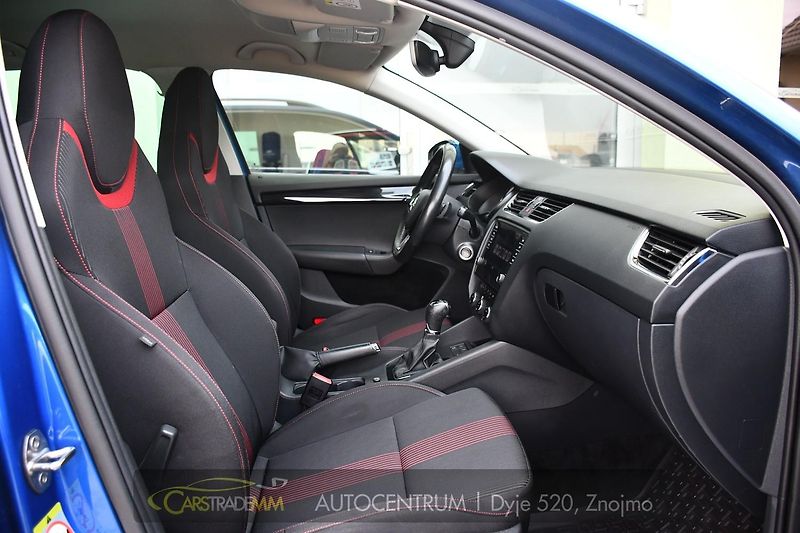 Škoda Octavia 1,6 TDI DSG STYLE & DYNAMIC - fotka 16 z 53