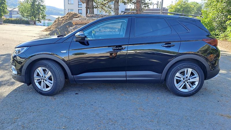 Opel Grandland X 1.2 Turbo S&S NAVI - fotka 4 z 26