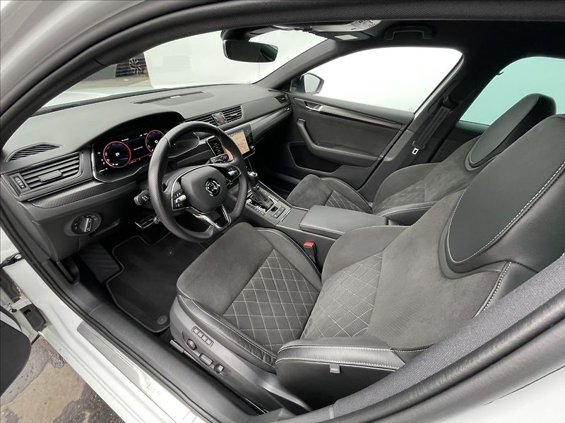 Škoda Superb 2,0 TDI DSG SportLine TAŽNÉ - fotka 5 z 23