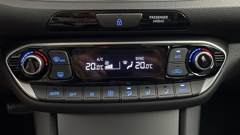 Hyundai i30 1.5 T-GDI AUT Style Kombi - fotka 13 z 28