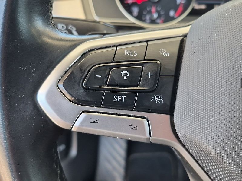 Volkswagen Passat Variant R-Line - fotka 15 z 31