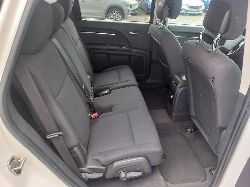 Dodge Journey (2010) 2.0CRD 103kW - fotka 13 z 18