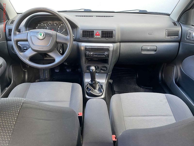 Škoda Octavia (2010) 1.6MPi, ČR, AC, tažné - fotka 8 z 14