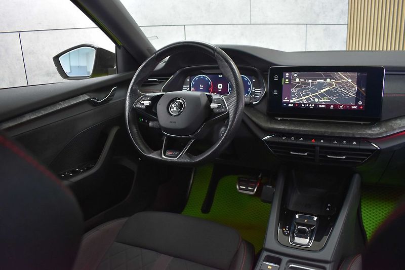 Škoda Octavia RS 2.0 TSI 225kW 2xKOLA*DPH*ČR - fotka 9 z 44