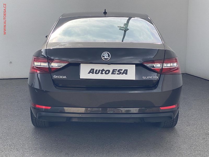 Škoda Superb (2016) 2.0TDi, L&K, DSG, panor - fotka 5 z 20