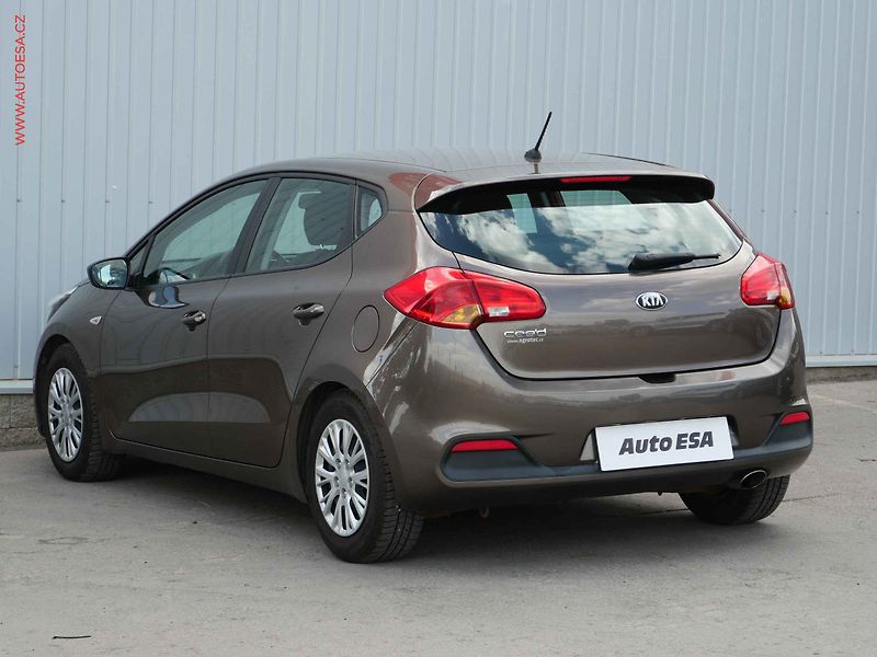 Kia Ceed (2012) 1.4i, ČR, AC, tempo - fotka 6 z 16