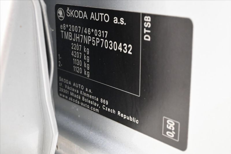 Škoda Superb 2,0 TDI 110 kW DSG Style Záruk - fotka 12 z 33