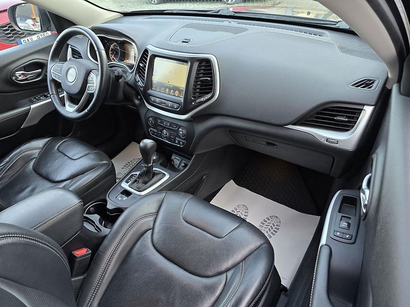 Jeep Cherokee 147kW 4x4 LIMITED KŮŽE NAV - fotka 12 z 49