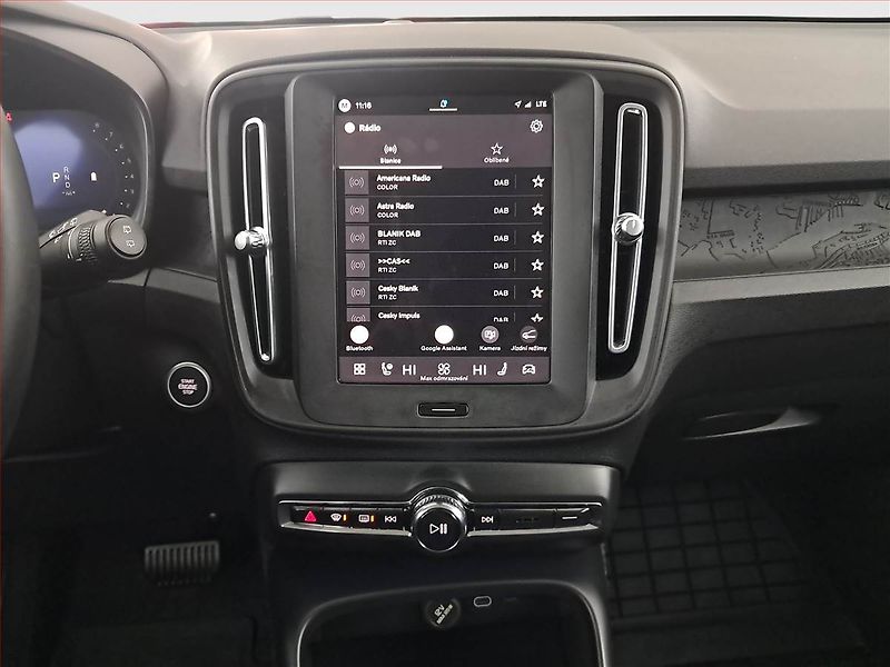 Volvo XC40 (2026) Plus B3 - fotka 12 z 20