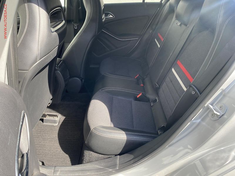 Mercedes-Benz Třídy A (2012) 1.6i A180, Sport, bixen, navi - fotka 11 z 19