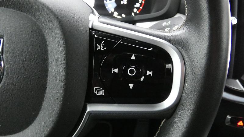 Volvo S60 T4 FWD R-Design - fotka 12 z 21