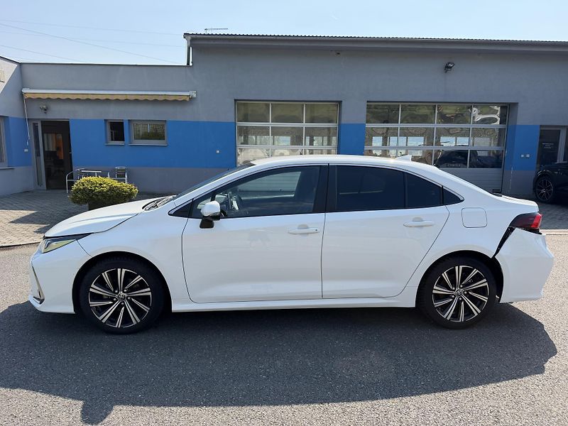 Toyota Corolla 1,5i 92kW manual navi. závěs - fotka 7 z 21