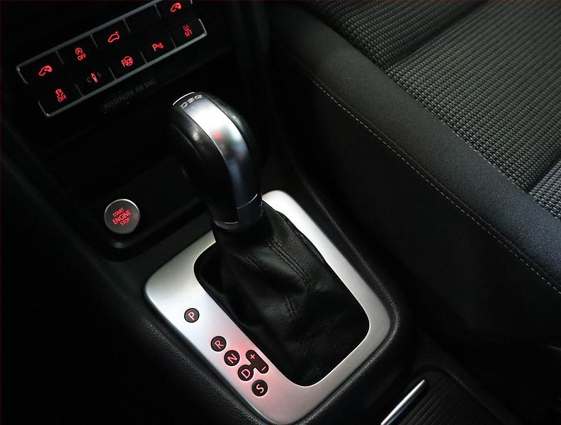 Volkswagen Sharan (2015) 2.0 TDI, Automat, Serv.kniha - fotka 13 z 26