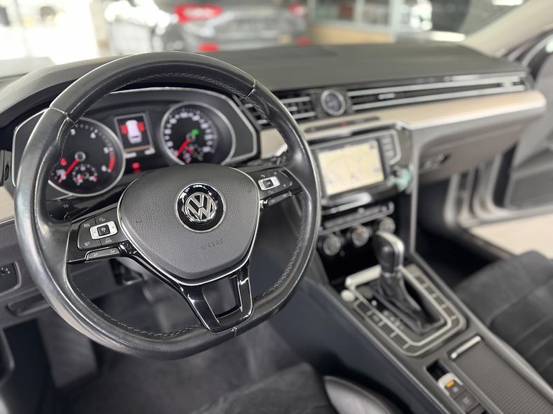 Volkswagen Passat 2,0TDI DSG*Highline*REZERVACE! - fotka 10 z 32