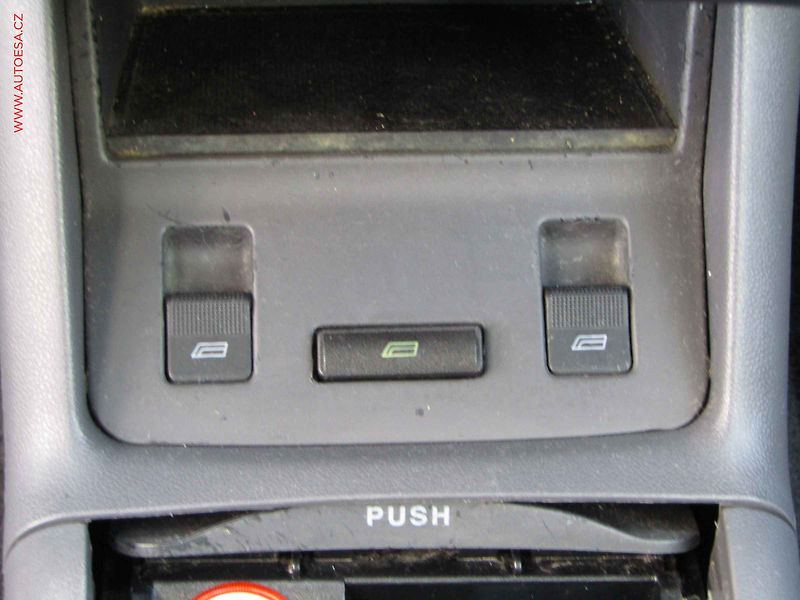Seat Ibiza (1999) 1.4 i, AC, park.asist - fotka 13 z 16