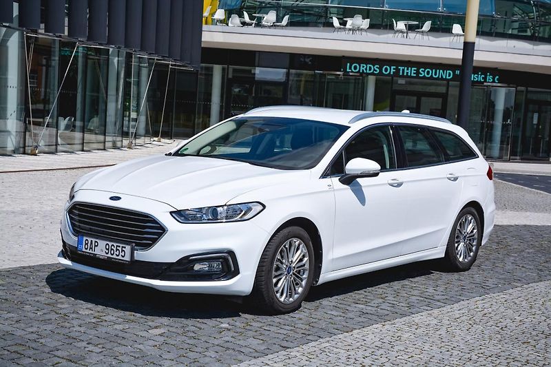 Ford Mondeo (2021) 2.0 138kw Hybrid ecvT TITANIUM - fotka 1 z 32