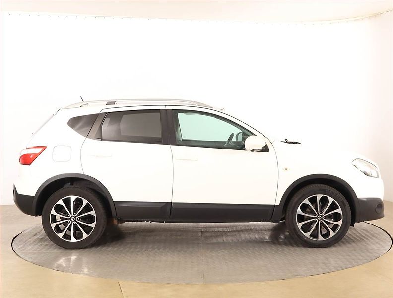 Nissan Qashqai (2012) 1.6 dCi, Navi, Tempomat - fotka 6 z 18