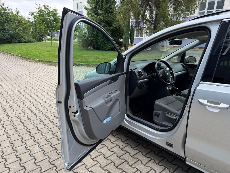 Volkswagen Sharan 2,0 TDI DSG Comfortline/servis - fotka 9 z 34