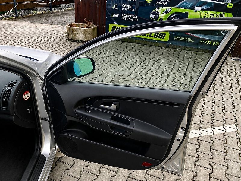 Kia Ceed 2,0 CRDi(103kW)*STK DO 8/2028* - fotka 15 z 15