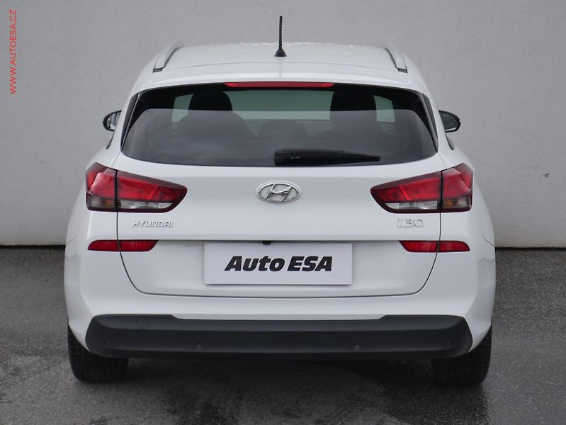 Hyundai i30 (2018) 1.4T-GDi, 2.maj,ČR, AC, park - fotka 5 z 21